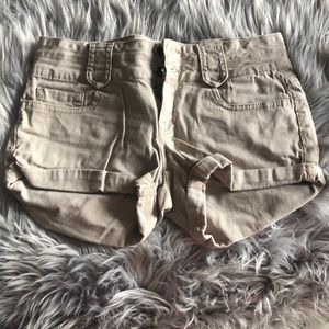 Women’s/ juniors Khaki shorts!